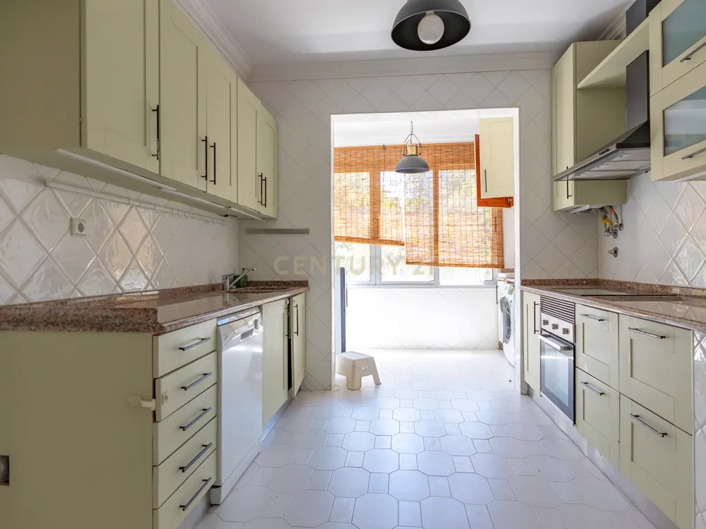Apartamento T3 com Vista Mar em Oeiras - Image 34