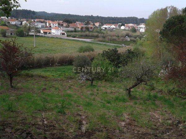 Terreno para Construção em Zona Calma — Perto das Praias