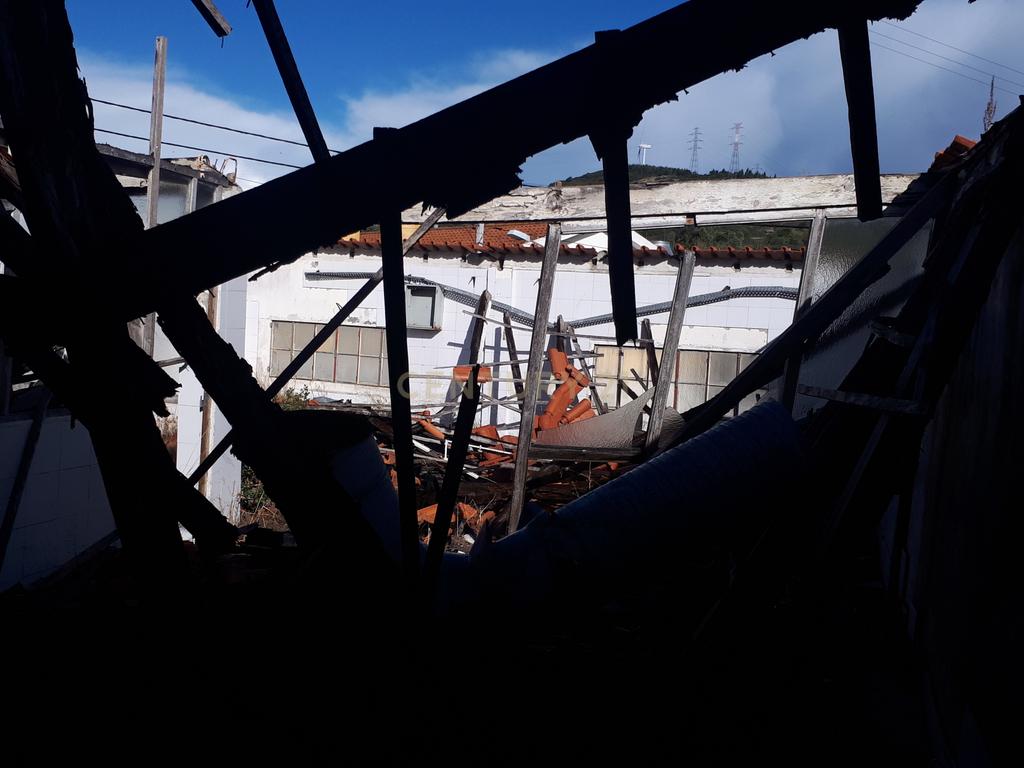 Armazém / Terreno para construção de 4 apartamentos em Fanhões - Image 17