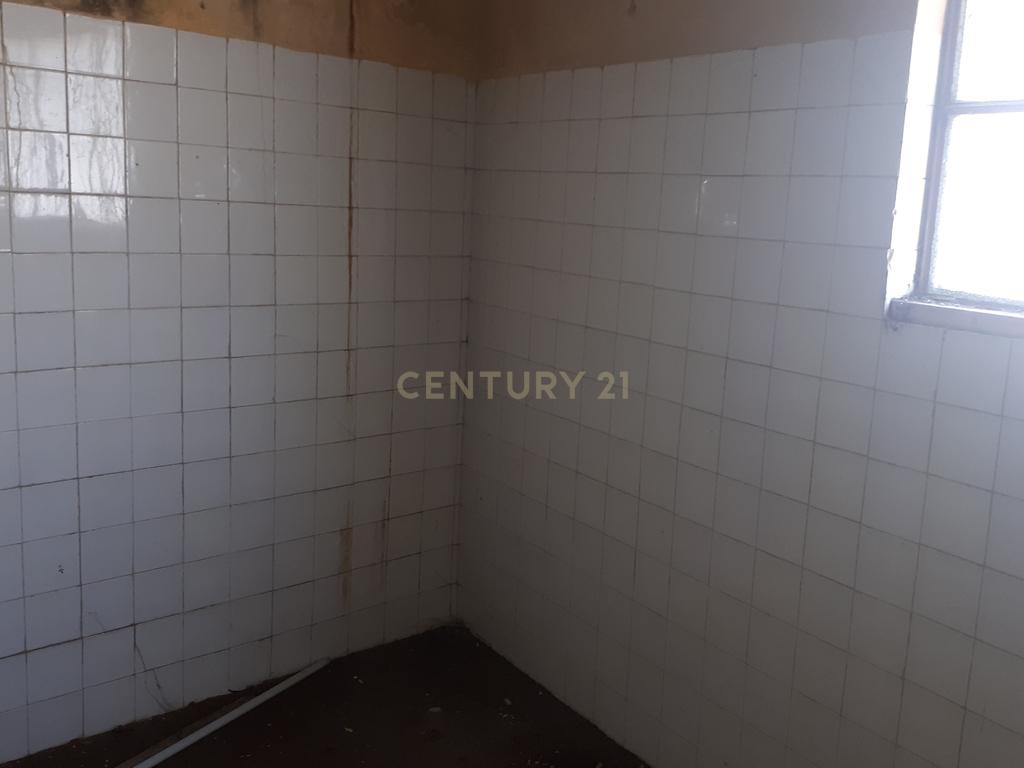 Armazém / Terreno para construção de 4 apartamentos em Fanhões - Image 12