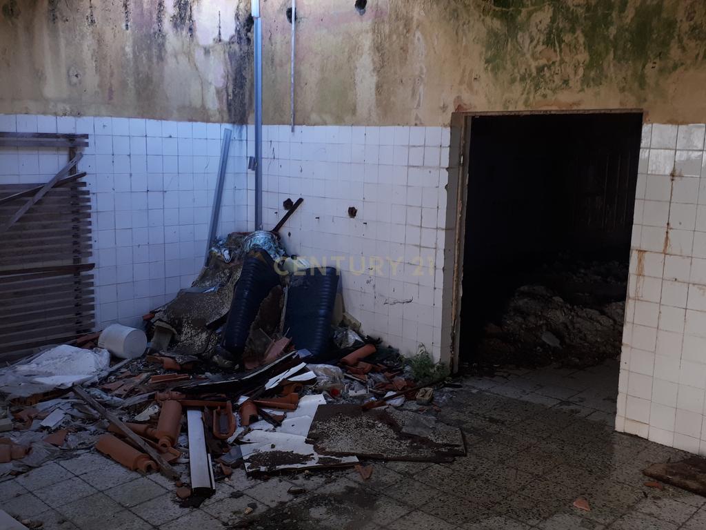 Armazém / Terreno para construção de 4 apartamentos em Fanhões - Image 18