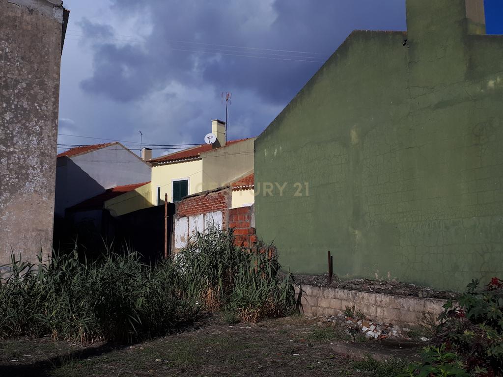 Armazém / Terreno para construção de 4 apartamentos em Fanhões - Image 5