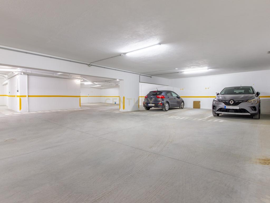 Moderno apartamento T3, com parqueamento e varandas em Santo António da Charneca, Barreiro - Image 22