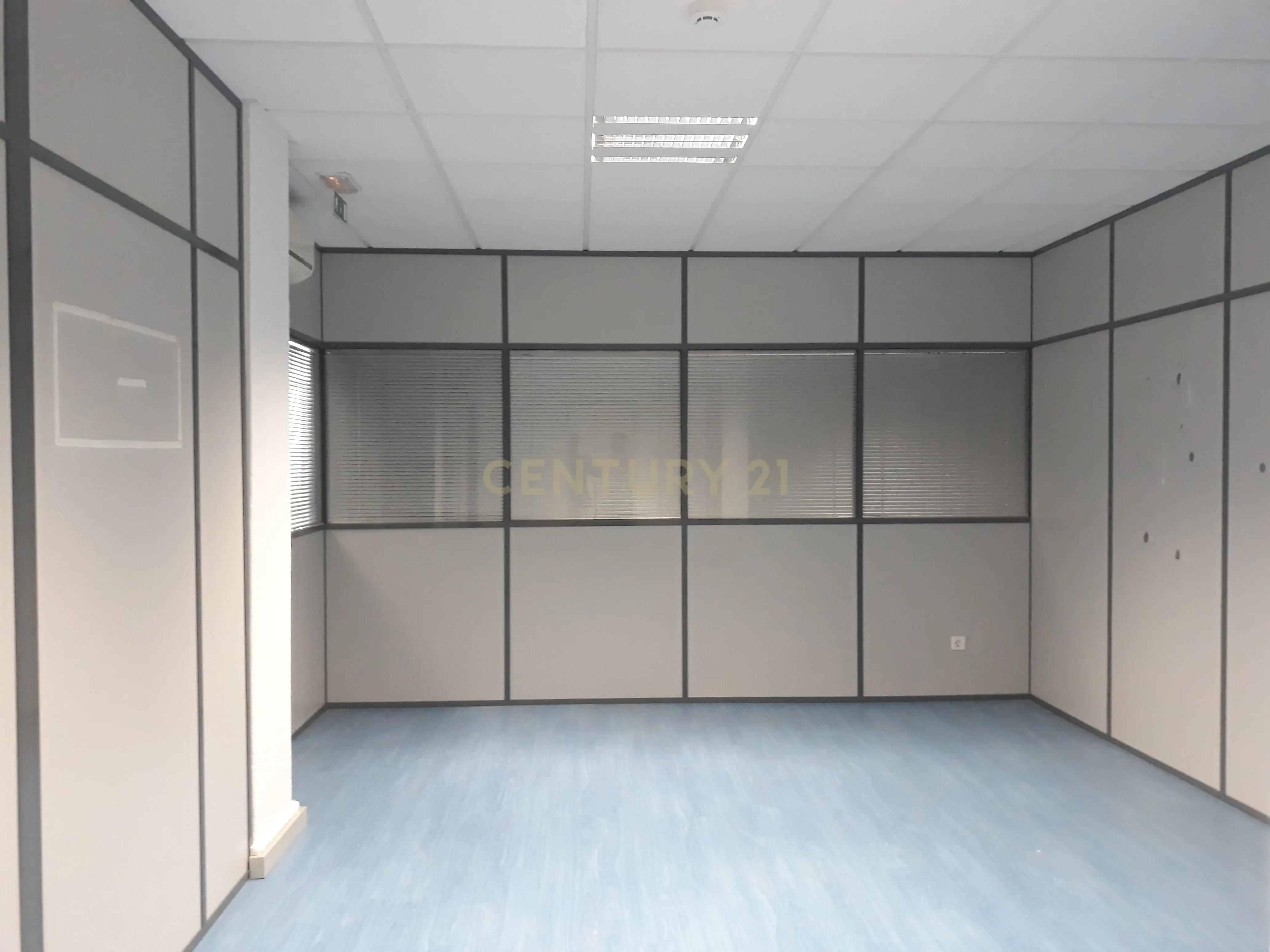Armazém e Escritório de 300m2 Coração do Porto - Image 6