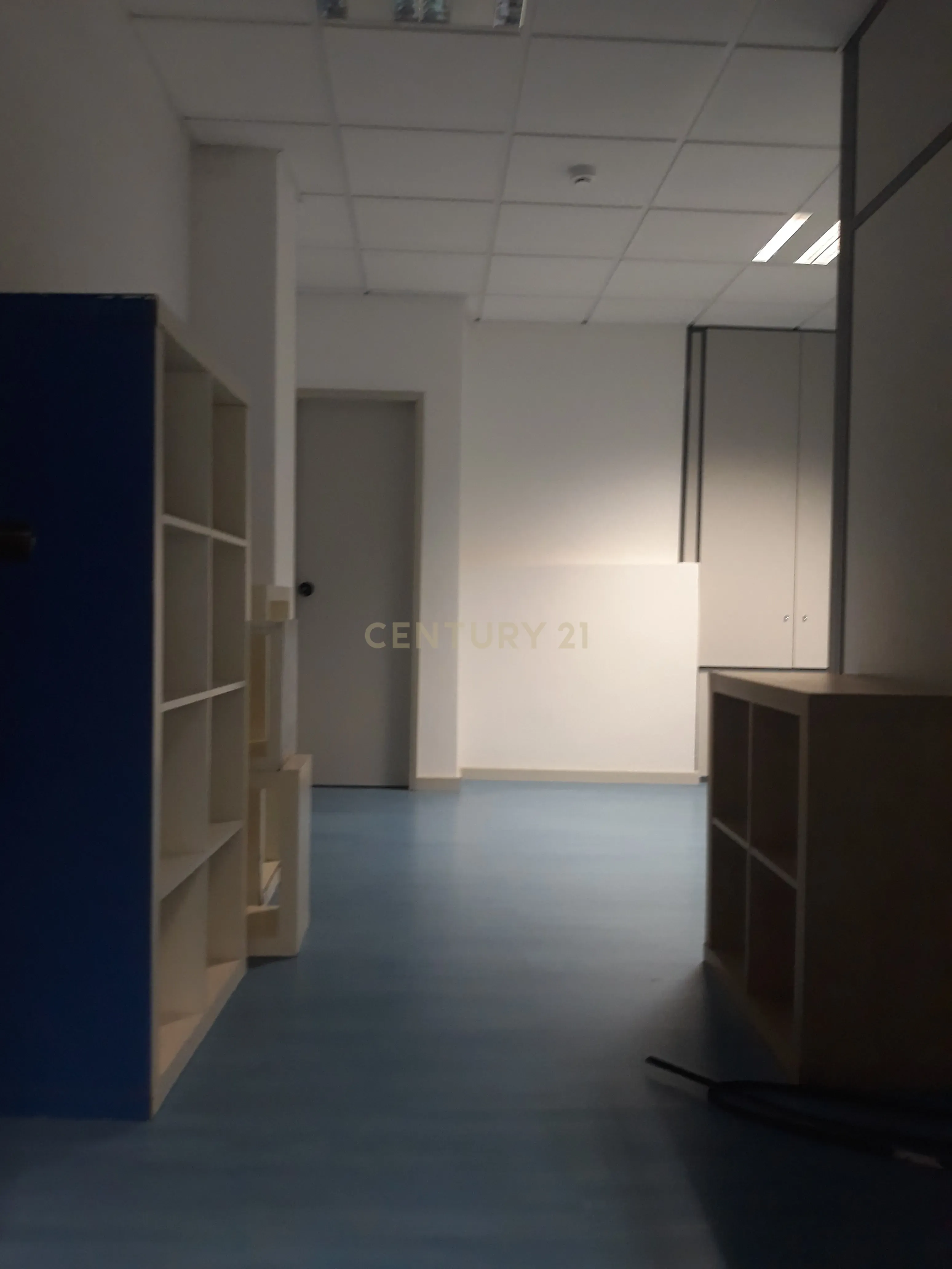 Armazém e Escritório de 300m2 Coração do Porto - Image 10