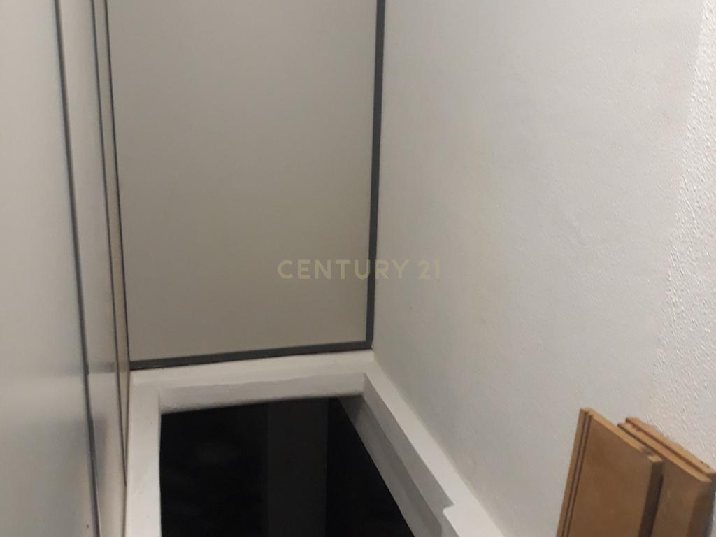 Armazém e Escritório de 210m2 no Coração do Porto - Image 12