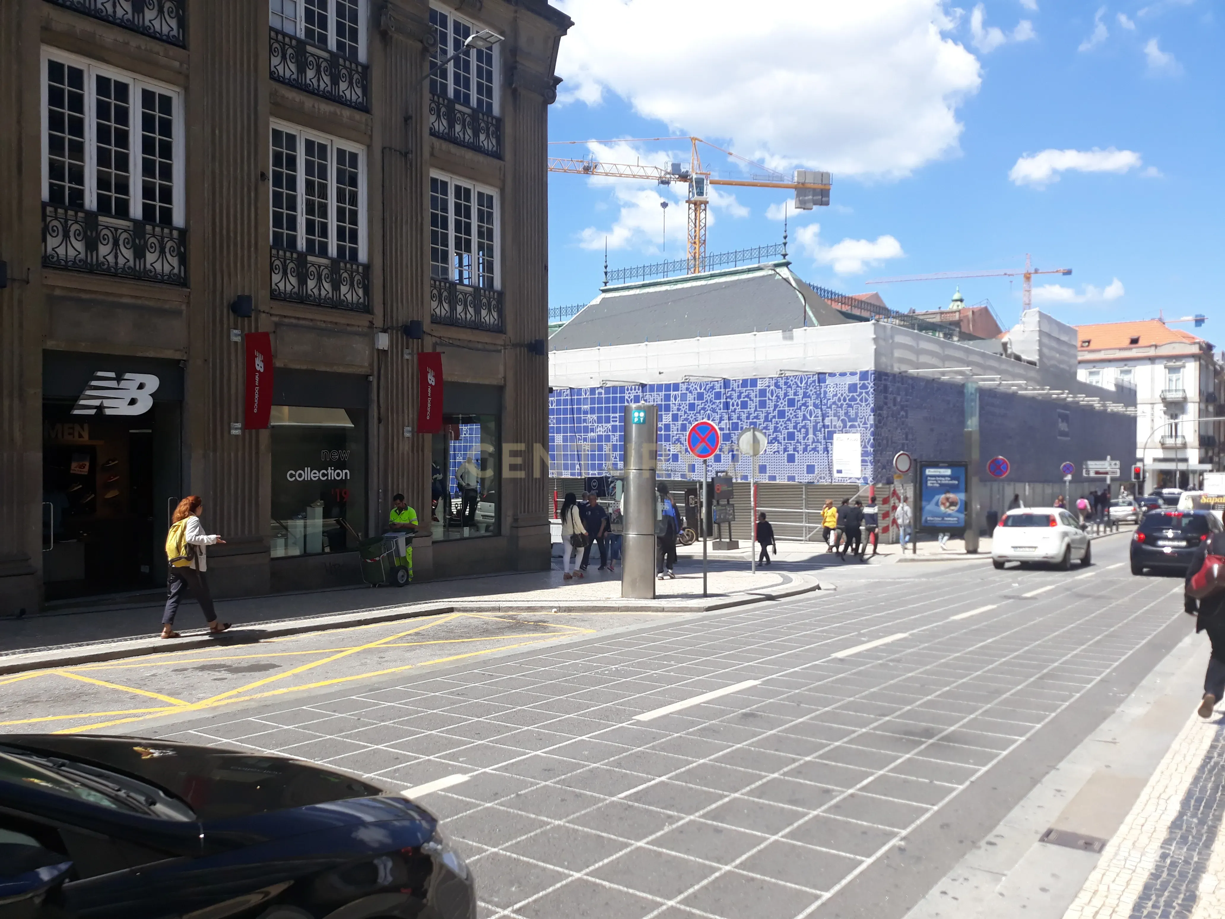 Armazém e Escritório de 300m2 Coração do Porto - Image 2