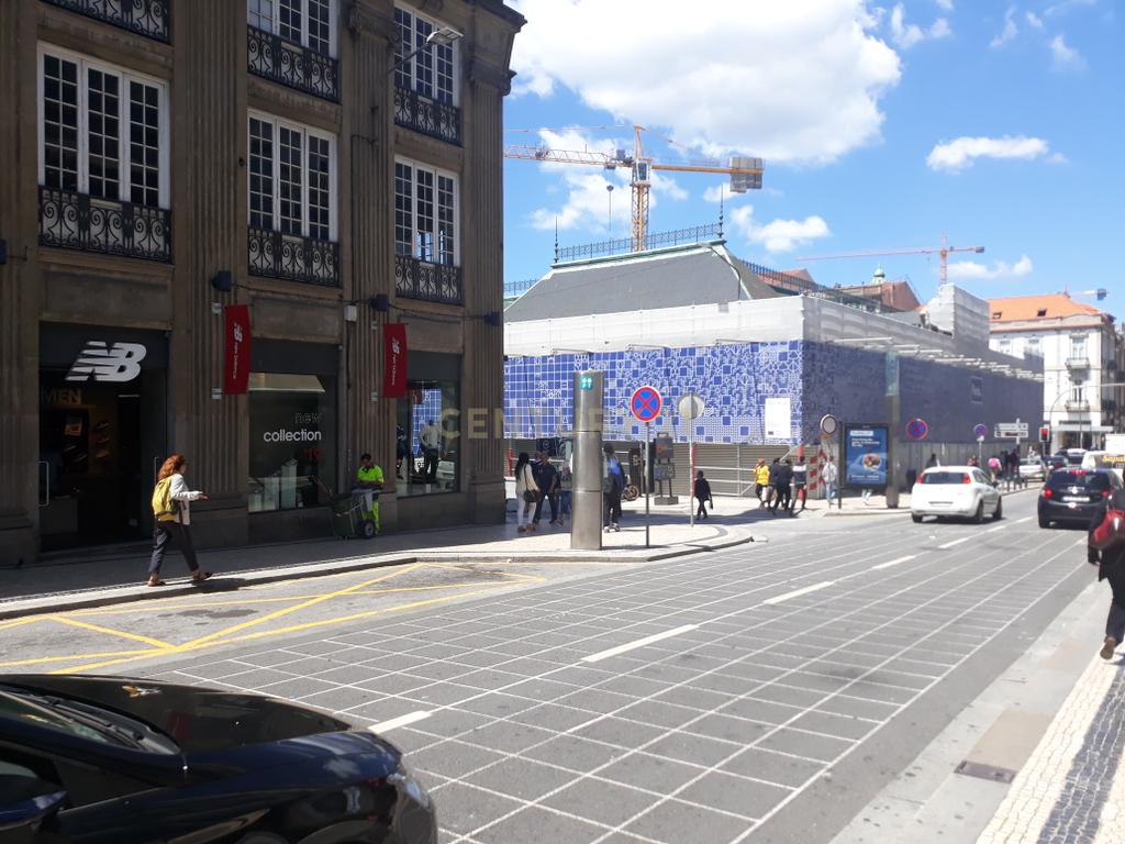 Armazém e Escritório de 300m2 Coração do Porto - Image 2
