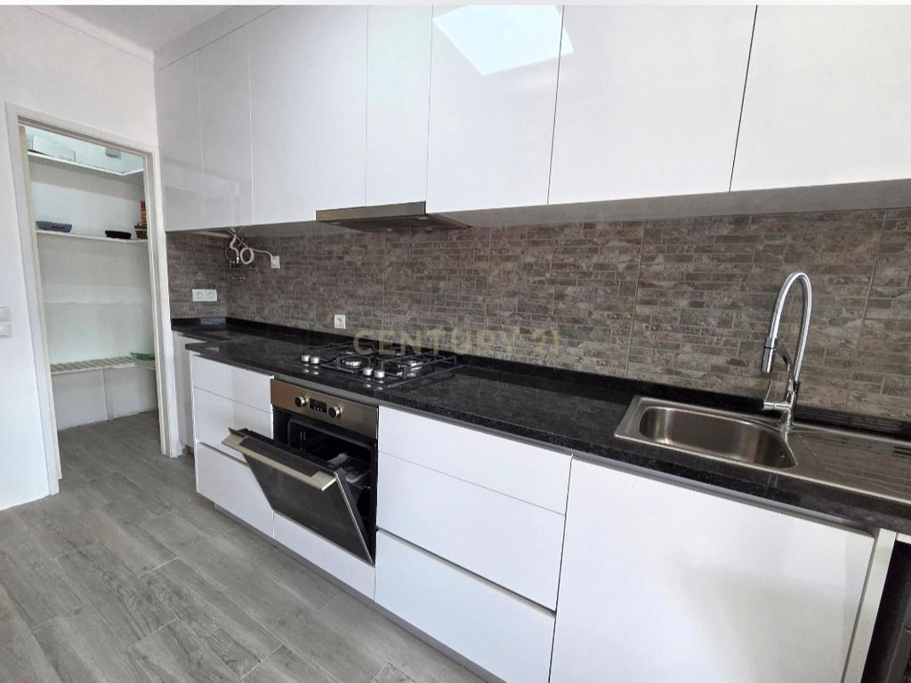 Apartamento T3 Renovado na Parede - Image 4