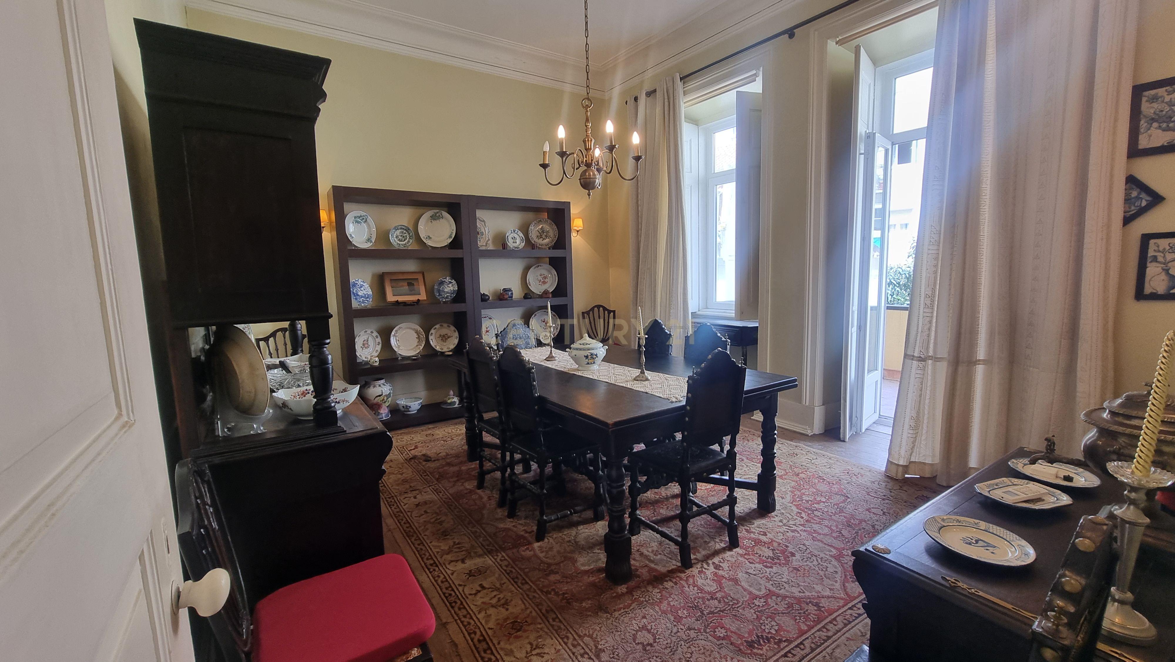 Apartamento Pombalino de Charme com 8 Assoalhadas – Av. Almirante Reis, Lisboa - Image 13