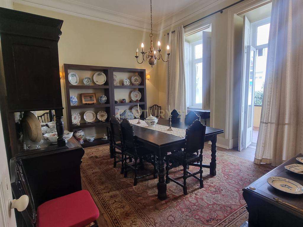 Apartamento Pombalino de Charme com 8 Assoalhadas – Av. Almirante Reis, Lisboa - Image 7