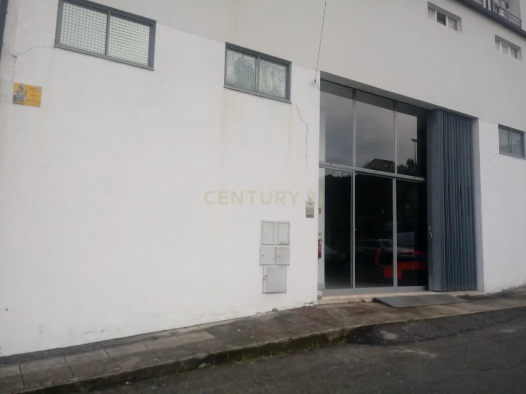 Armazém Multi-funcional em Braga - Image 2