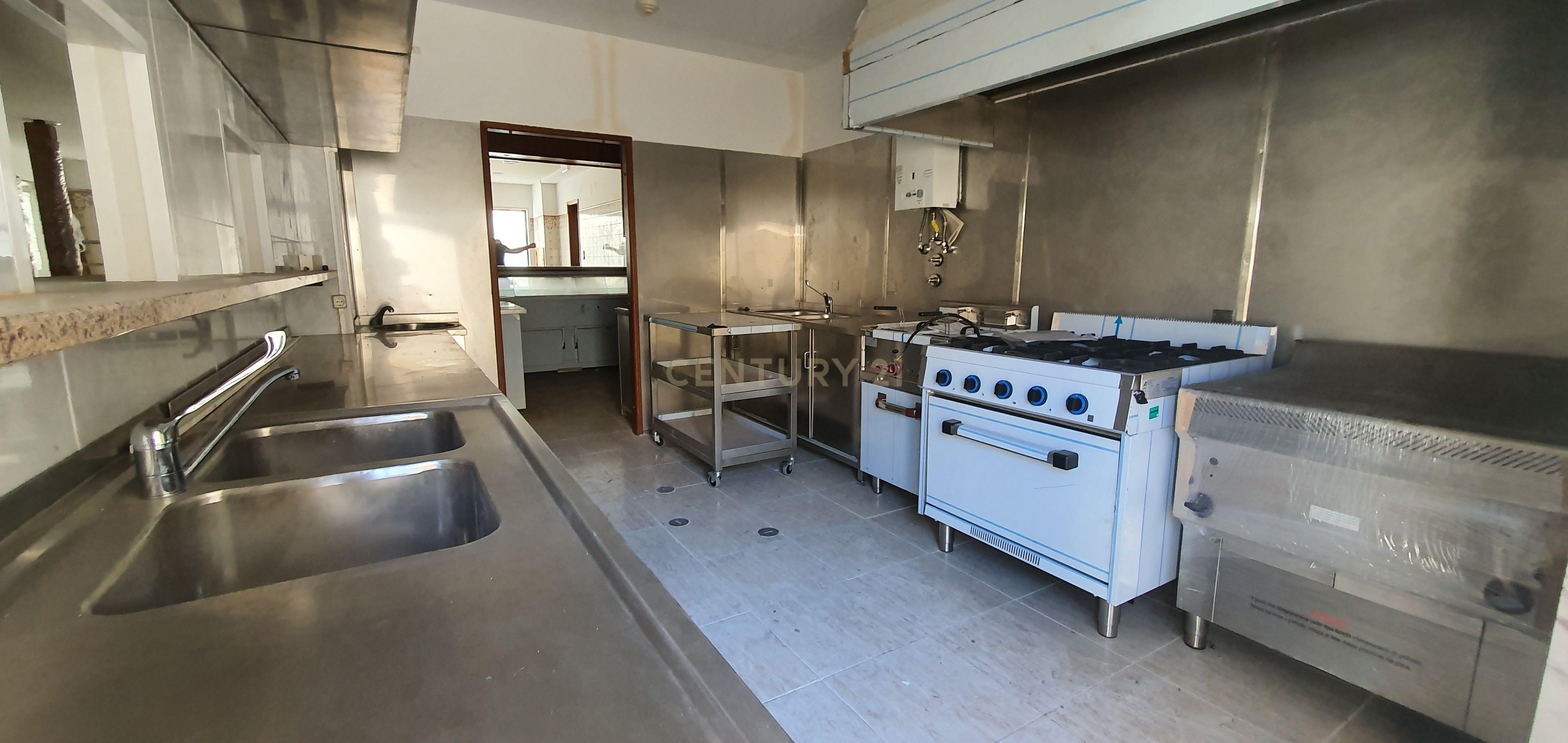 Restaurante/ Loja totalmente equipado - Imóvel e equipamento - NOVO - Image 7