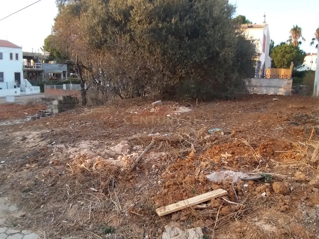 Magnífico terreno urbano, com uma área total de 309m² - Image 1