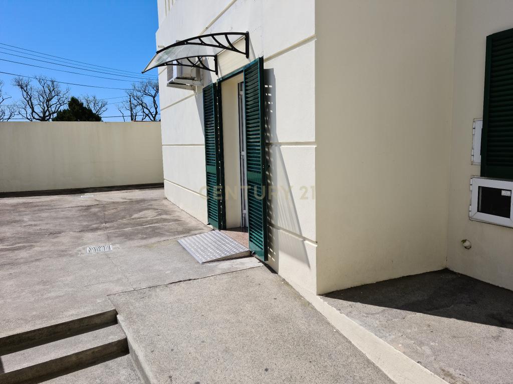 Clínicas de reabilitação física com equipamentos incluídos em Ponta Delgada e Vila Franca do Campo - Image 69