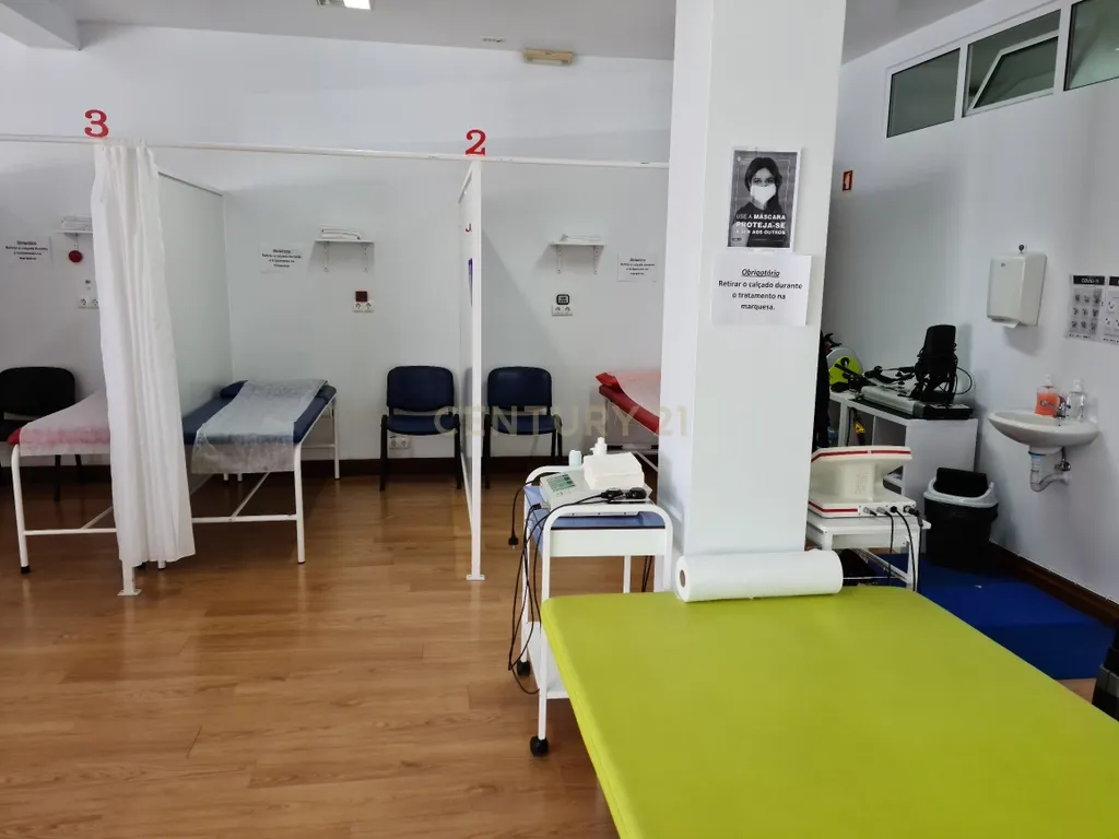 Clínicas de reabilitação física com equipamentos incluídos em Ponta Delgada e Vila Franca do Campo - Image 72
