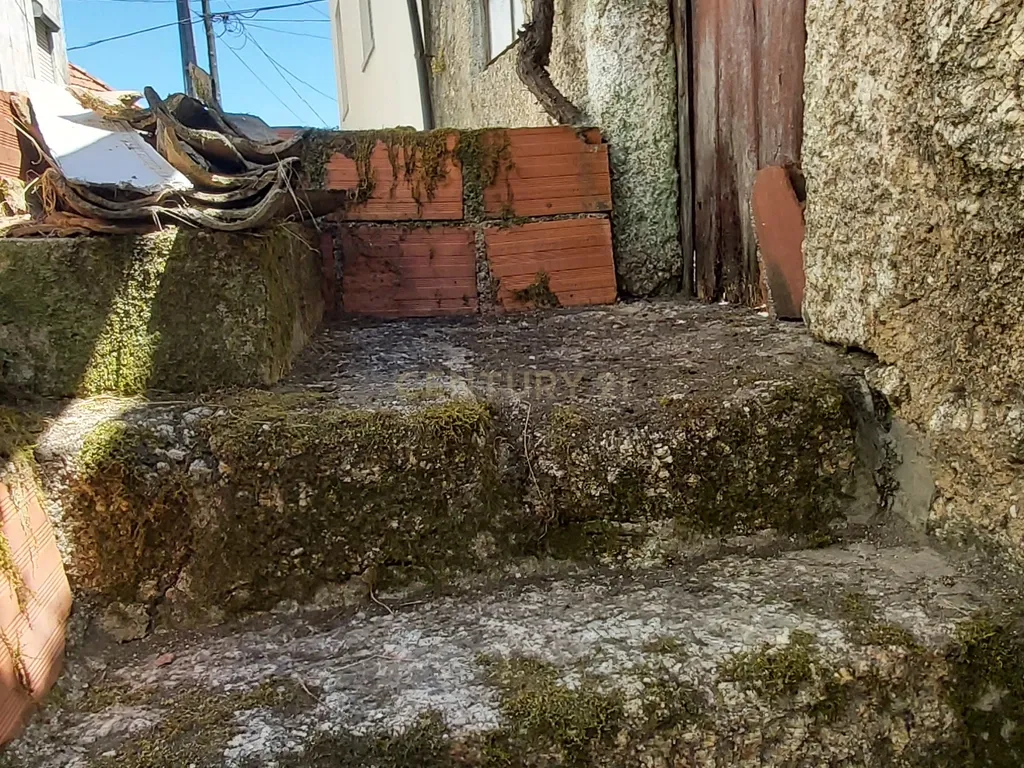 Moradia com terraço e terreno em São Romão, Seia, no coração da Serra da Estrela! - Image 7