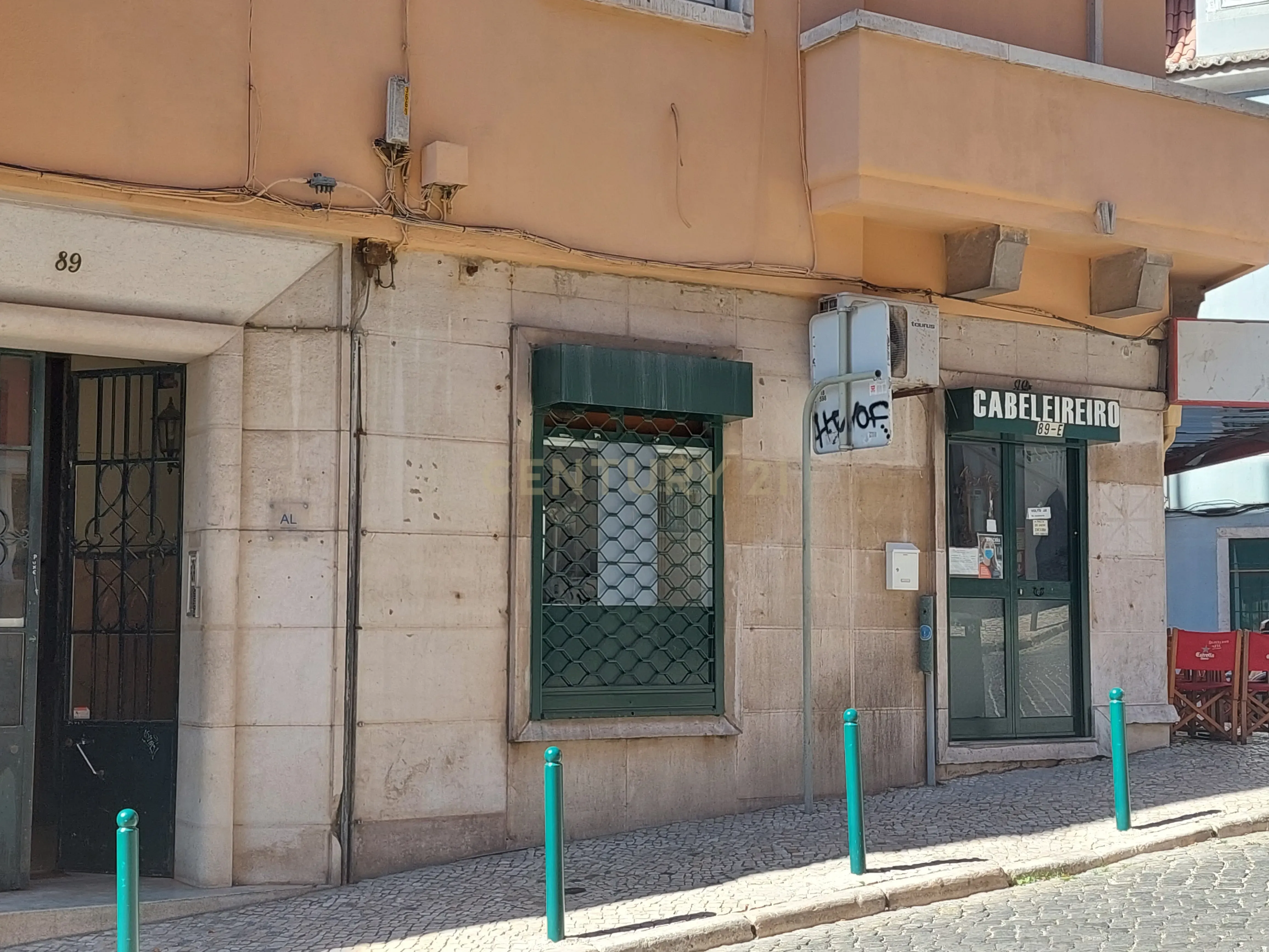 Loja para Venda com Inquilino na Rua do Telhal, número 89, em Lisboa - Image 1