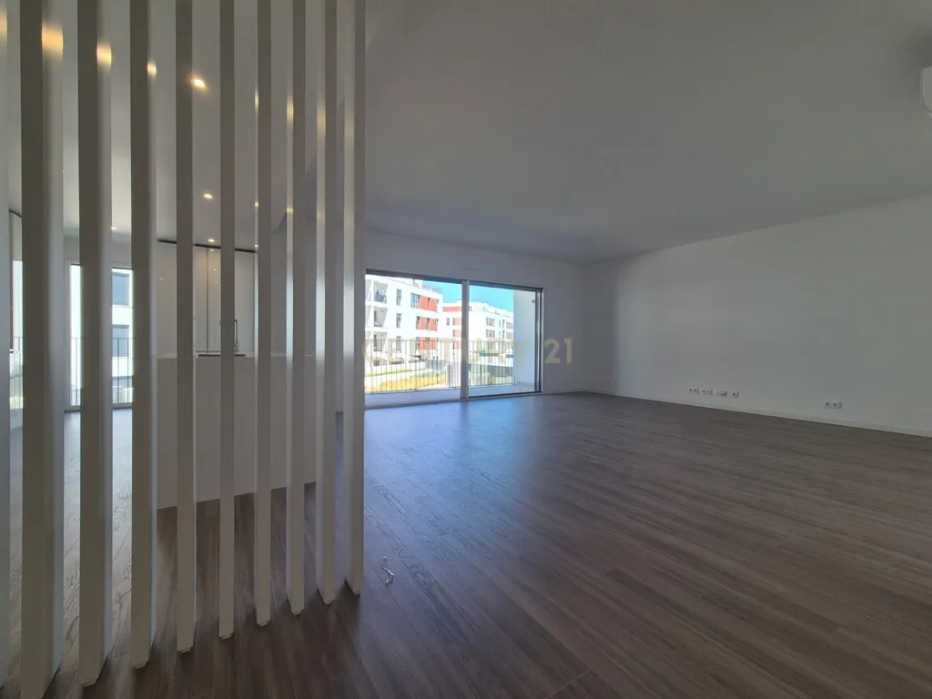 T2 novo, 2 generosas varandas, parqueamento e arrecadação, prédio de 2023 – Quinta do Pinhão, Verdizela - Image 8