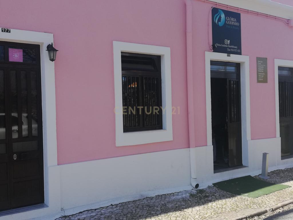 Prédio em Marvila com terreno de 589 metros! - Image 1
