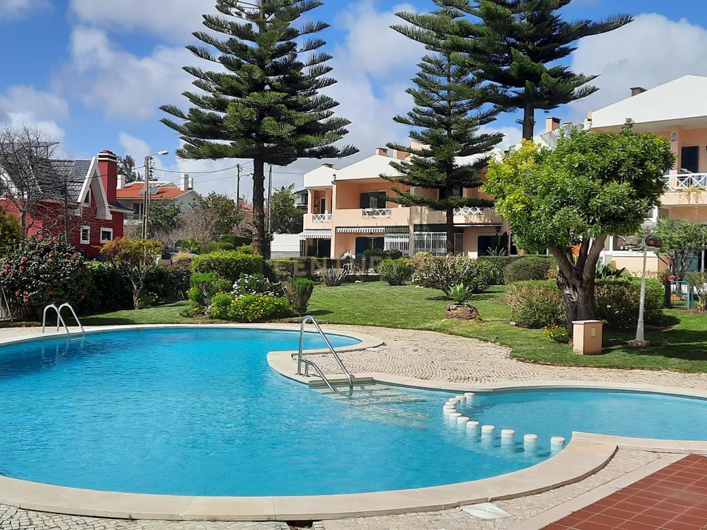 Apartamento T2 em condomínio fechado Monte Estoril - Image 1