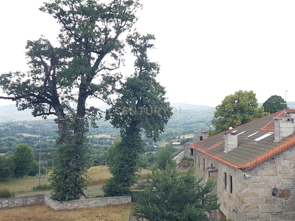 Imóvel com negócio em Montalegre. - Image 5