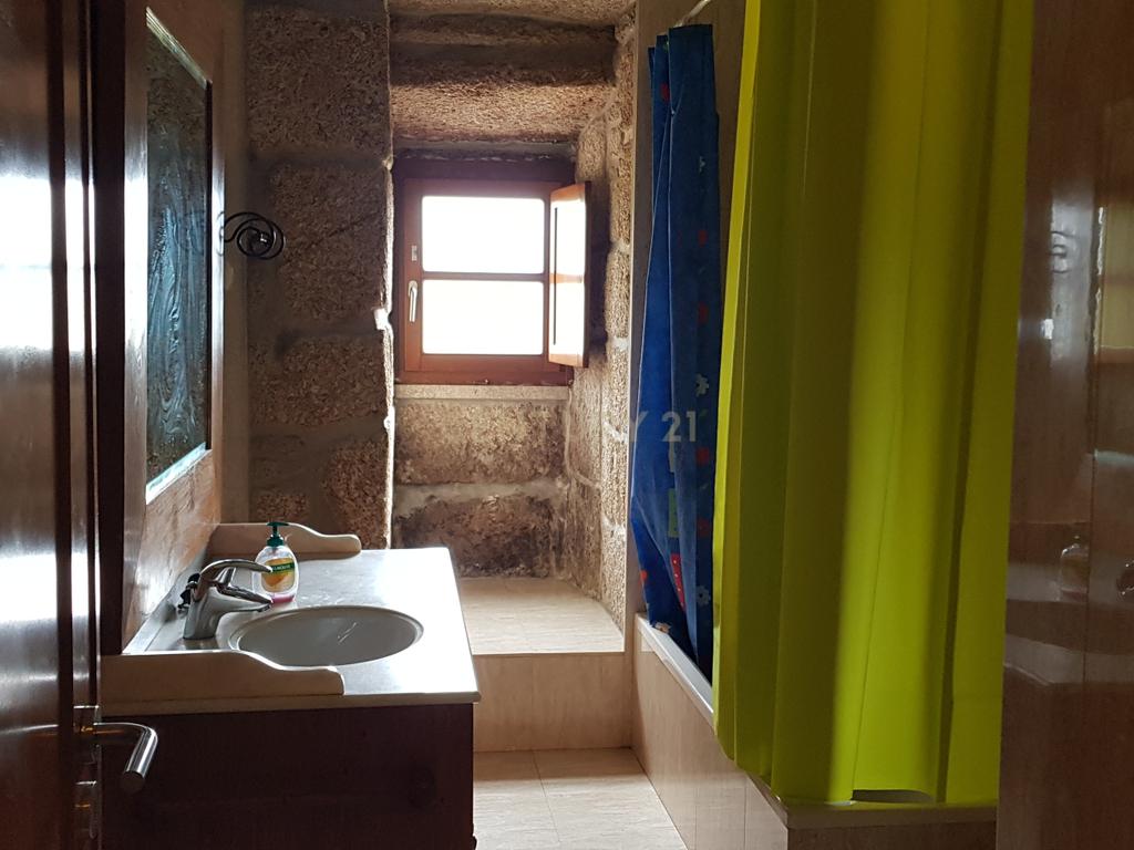 Imóvel com negócio em Montalegre. - Image 15