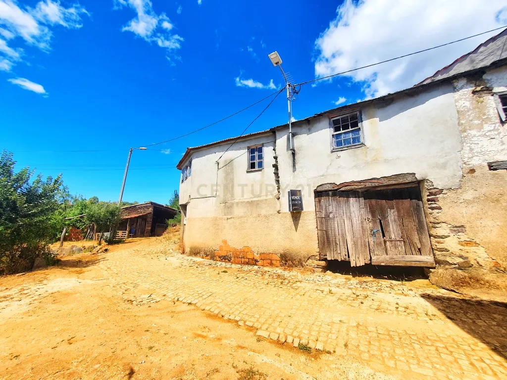 Moradia para reconstruir em Vilarinho Cova de Lua - Image 3