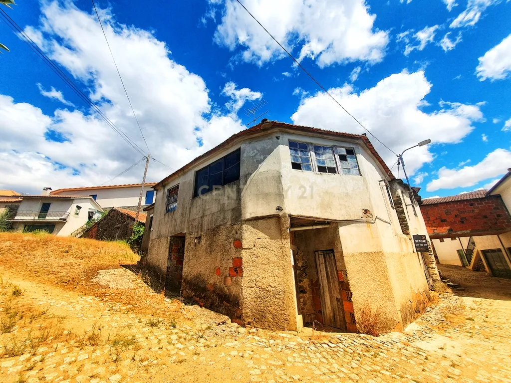 Moradia para reconstruir em Vilarinho Cova de Lua - Image 4