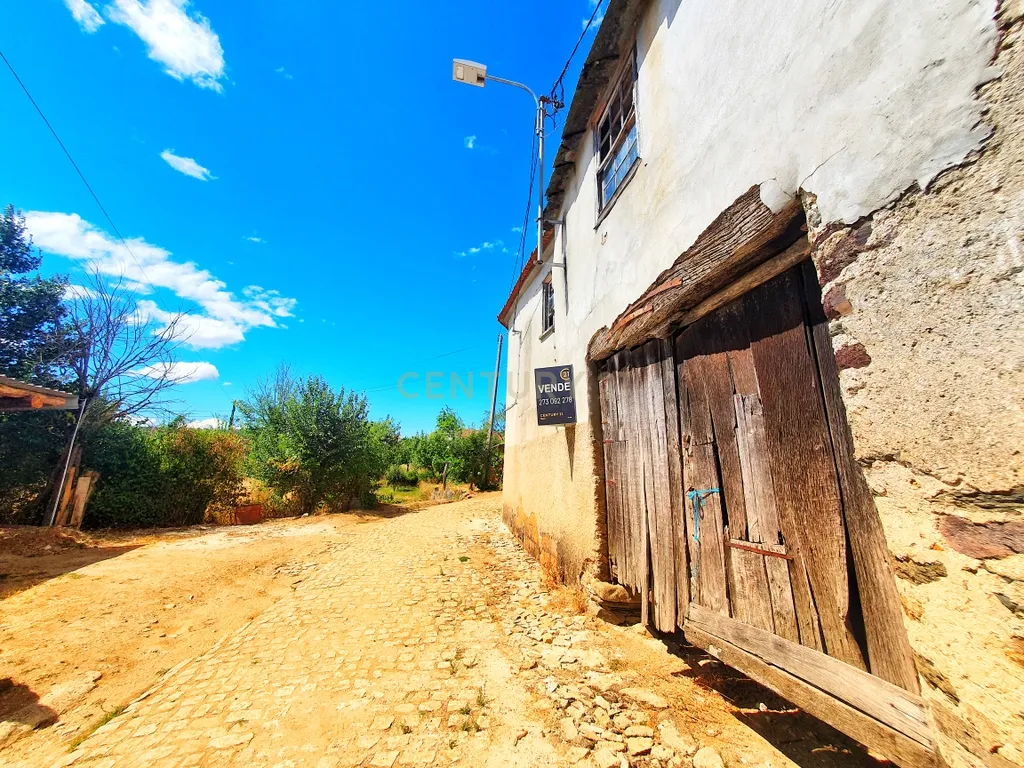 Moradia para reconstruir em Vilarinho Cova de Lua - Image 2