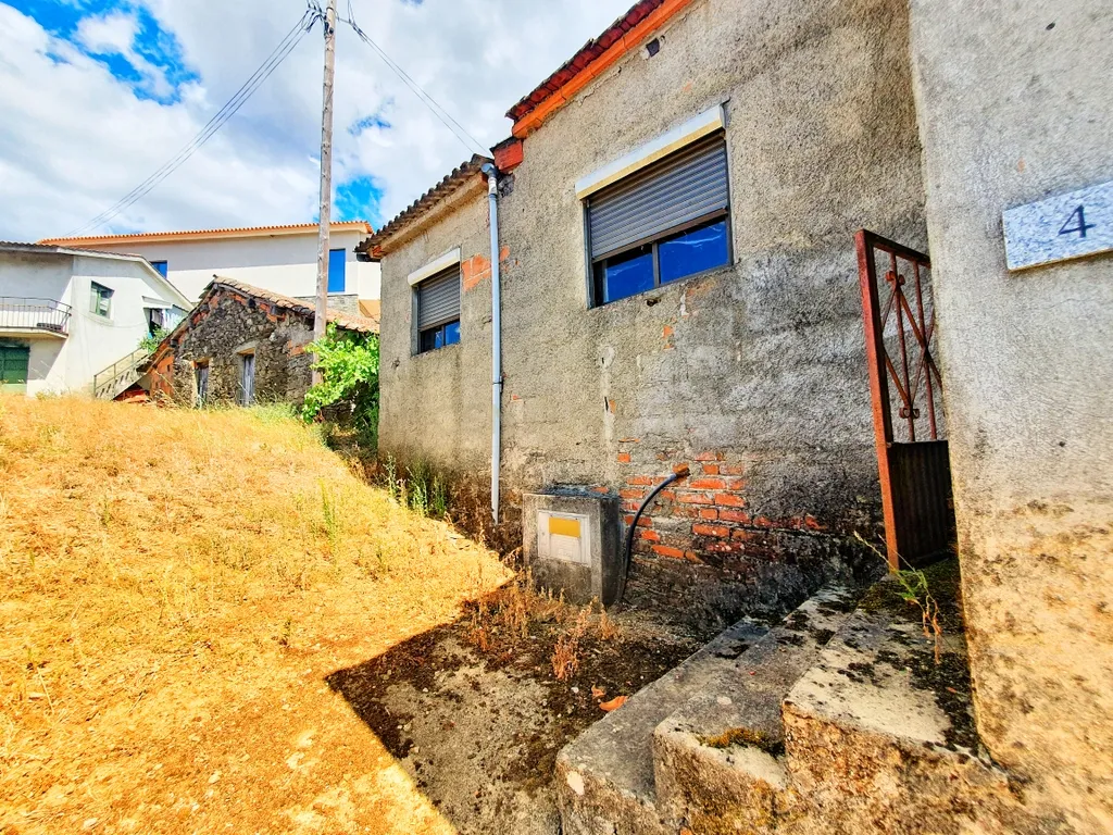 Moradia para reconstruir em Vilarinho Cova de Lua - Image 7