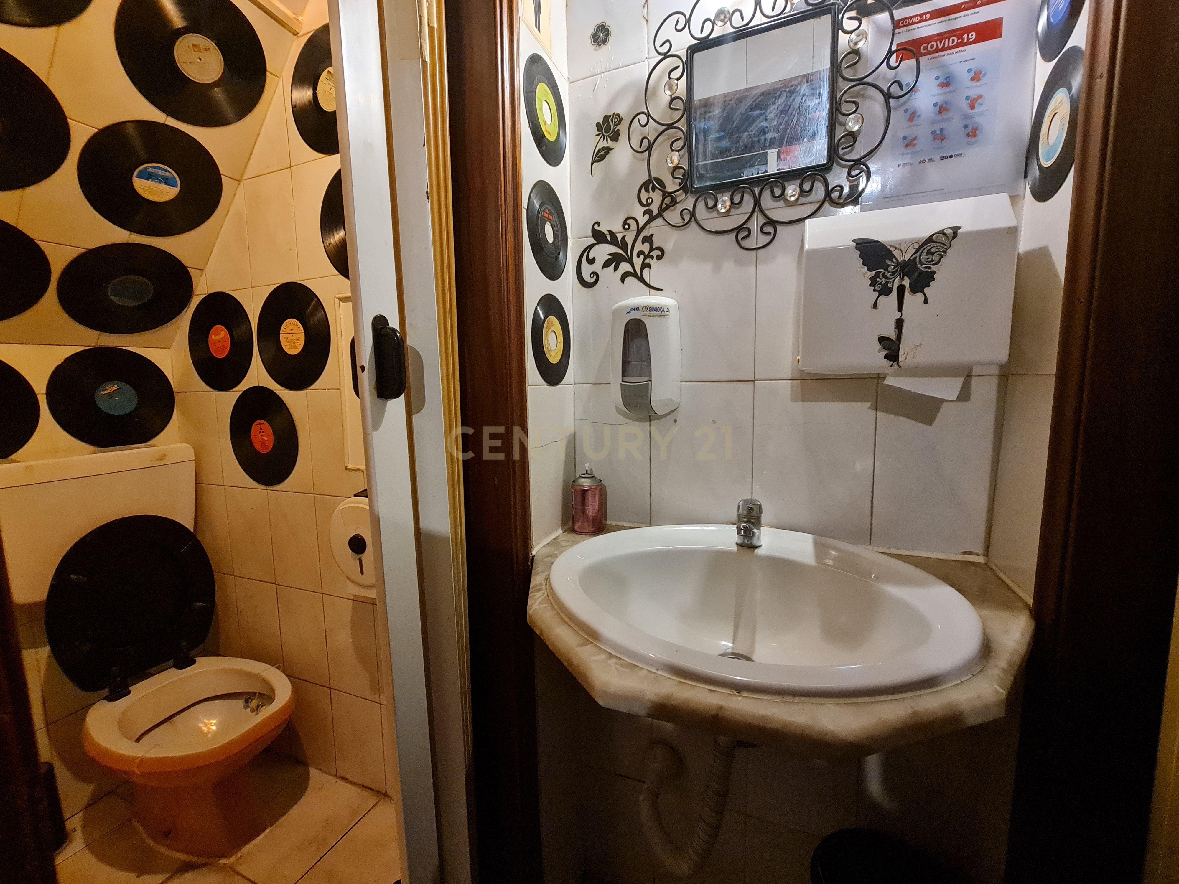 Prédio/Moradia 3 pisos - Seixal. - Image 10
