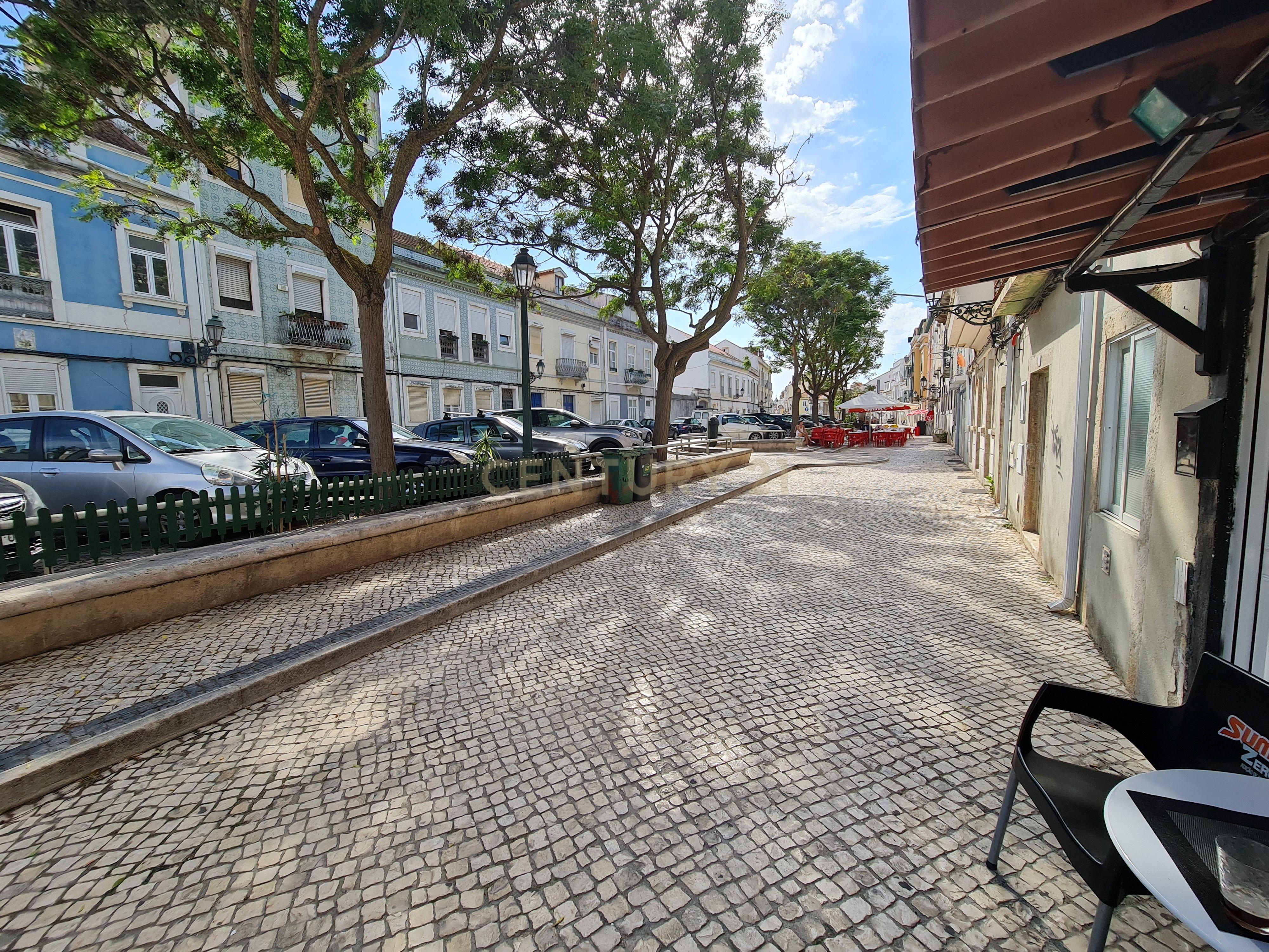Prédio/Moradia 3 pisos - Seixal. - Image 4