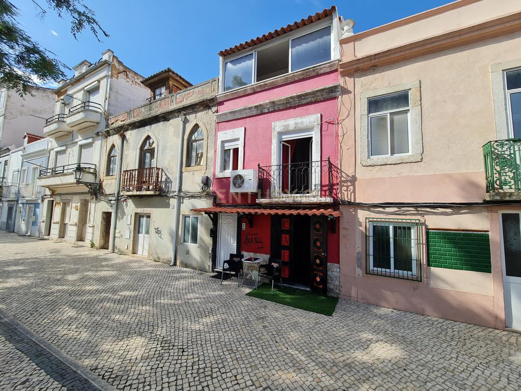 Prédio/Moradia 3 pisos - Seixal. - Image 1
