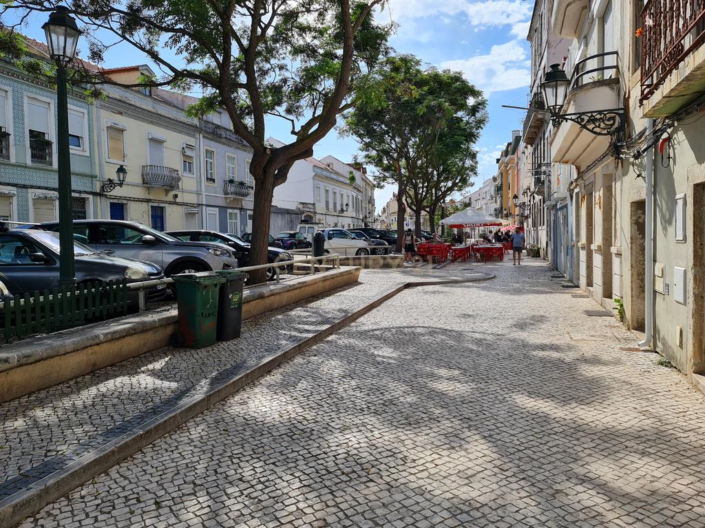 Prédio/Moradia 3 pisos - Seixal. - Image 2