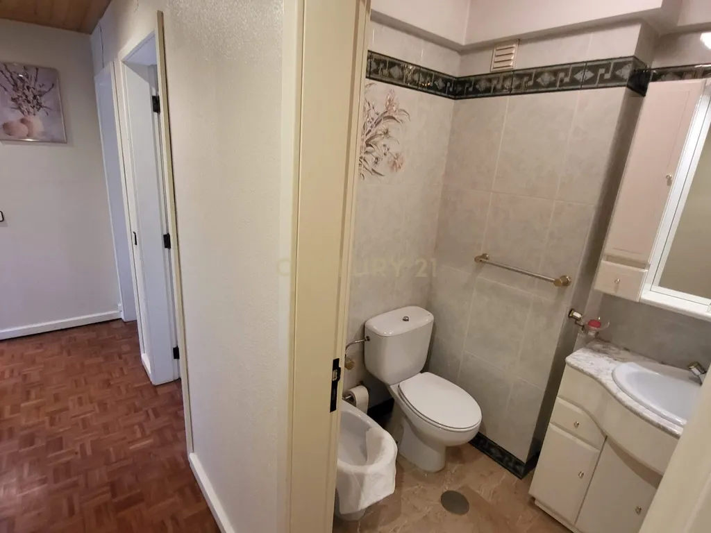 Apartamento T5 Mobilado c/ Garagem dupla fechada - Figueira da Foz - Image 35