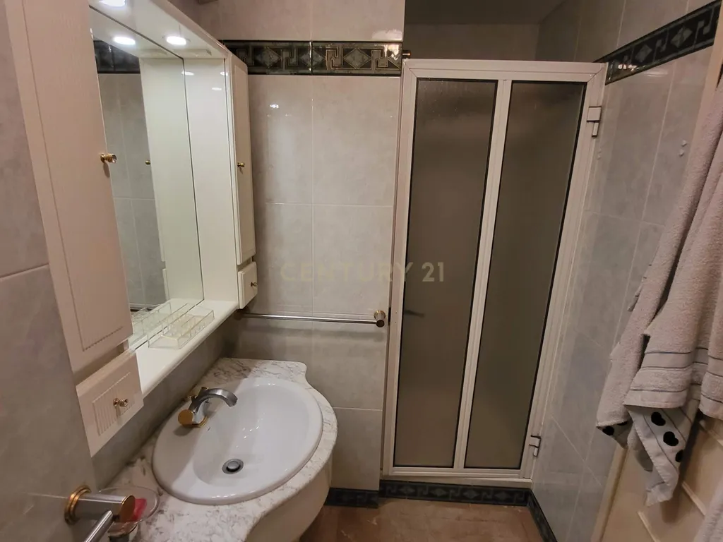 Apartamento T5 Mobilado c/ Garagem dupla fechada - Figueira da Foz - Image 37