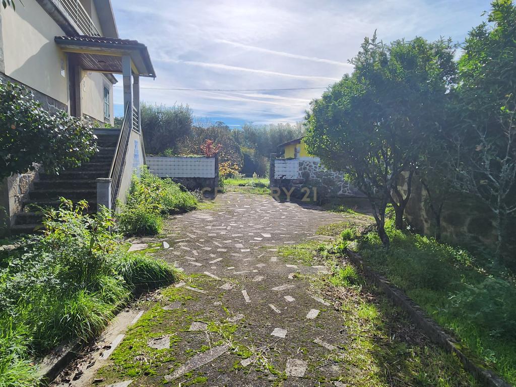 Terreno Urbanizável com moradia e anexos junto ao Hospital distrital de Viseu - Image 14