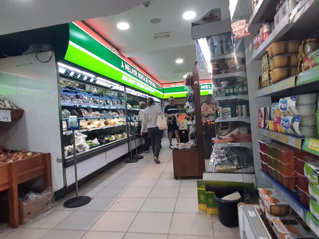 OEIRAS 2 Lojas para venda com Yeld de 7,5% - Image 9