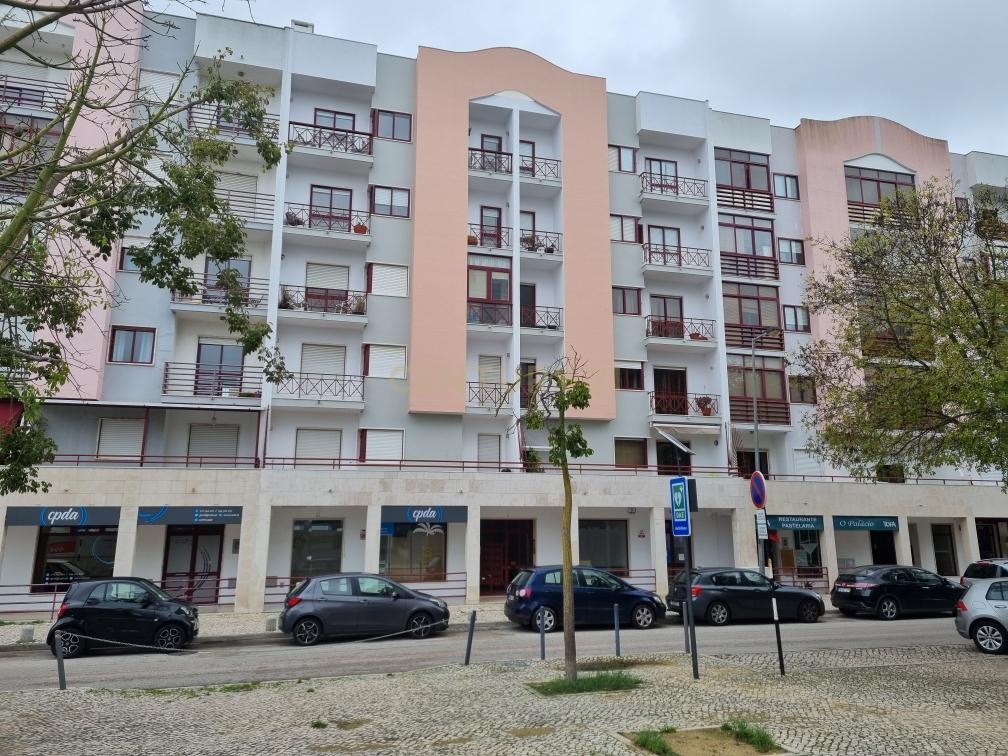 LOJA - PRAGAL, ALMADA - Image 1