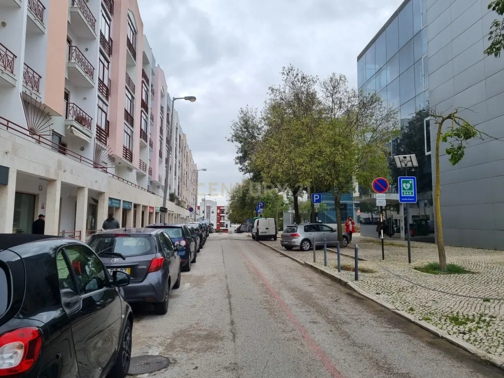 LOJA - PRAGAL, ALMADA - Image 2