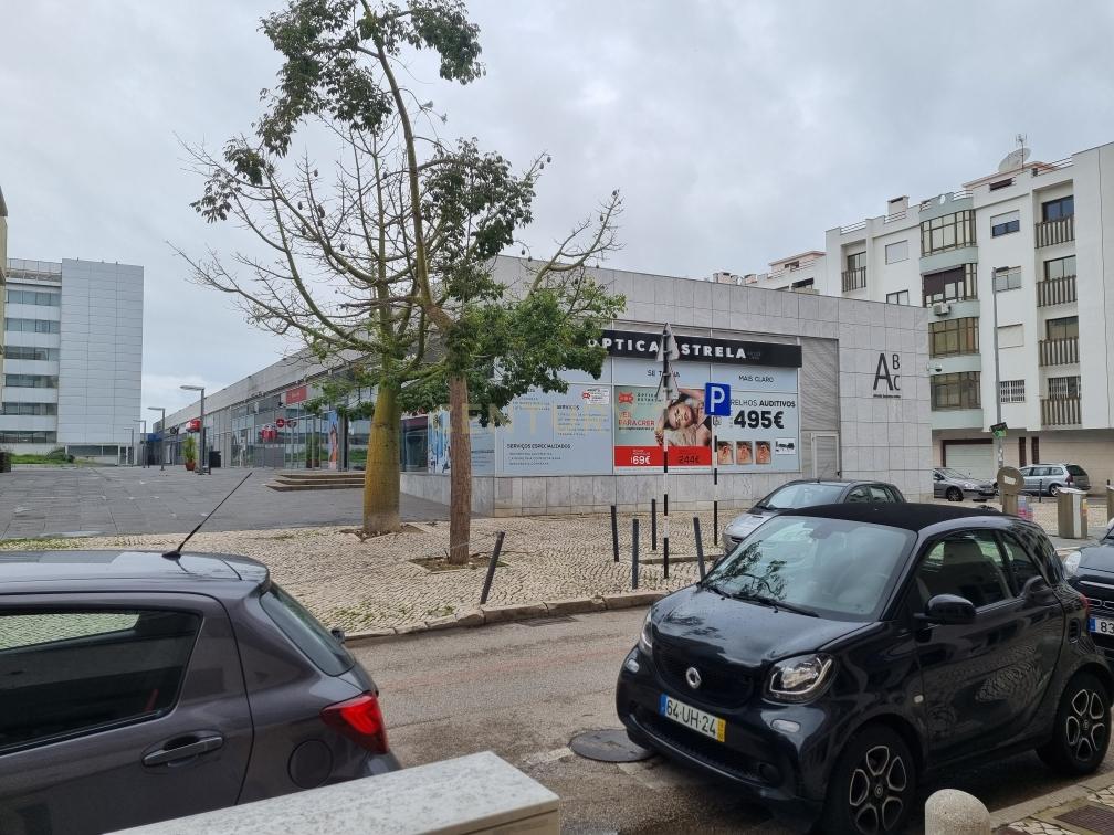 LOJA - PRAGAL, ALMADA - Image 4
