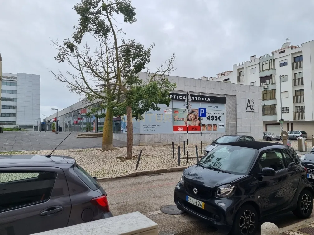 LOJA - PRAGAL, ALMADA - Image 4