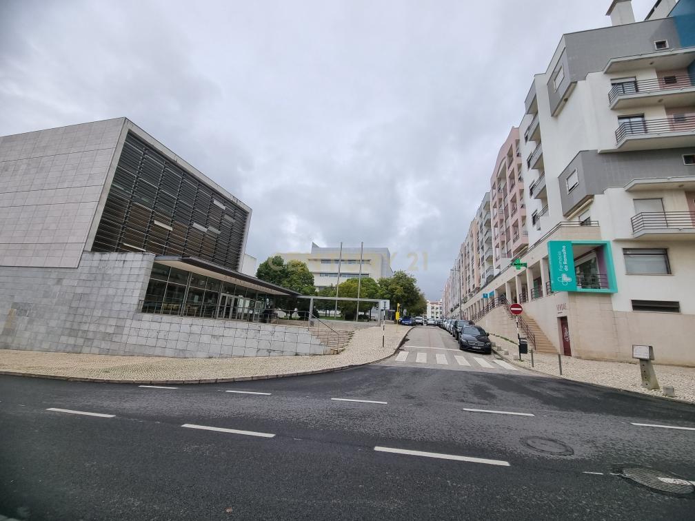 LOJA - PRAGAL, ALMADA - Image 5