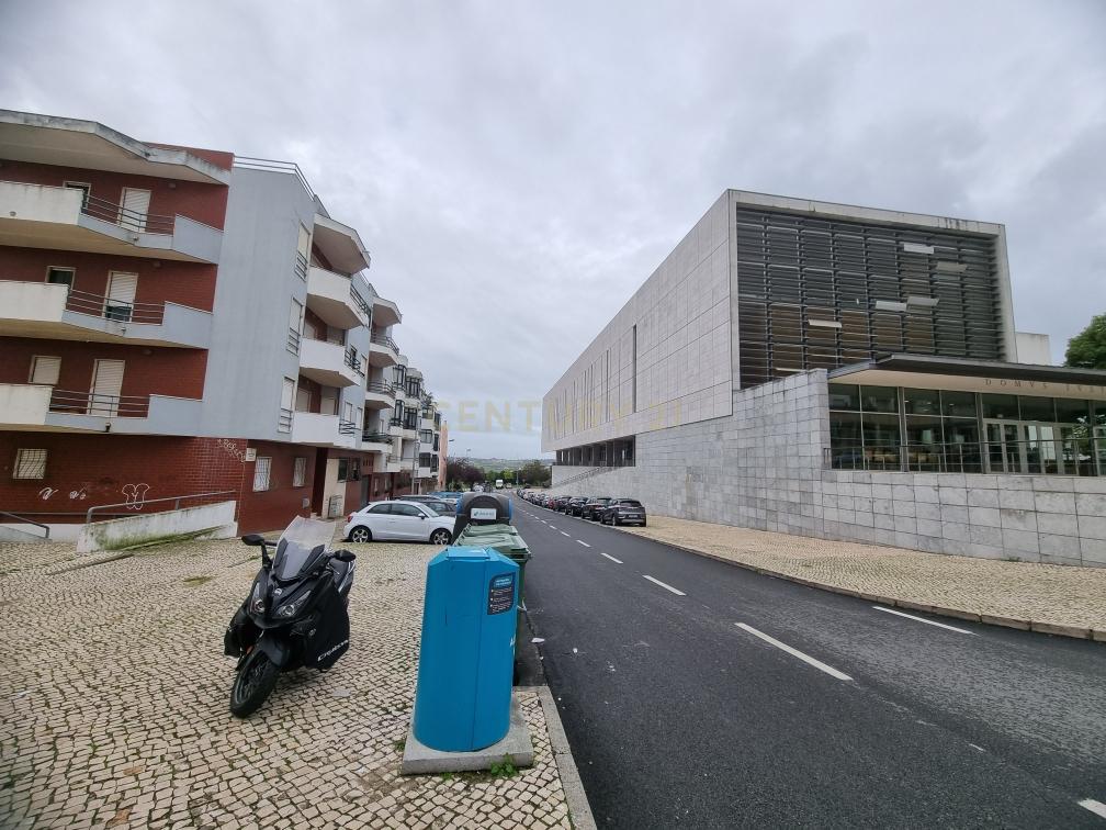 LOJA - PRAGAL, ALMADA - Image 6