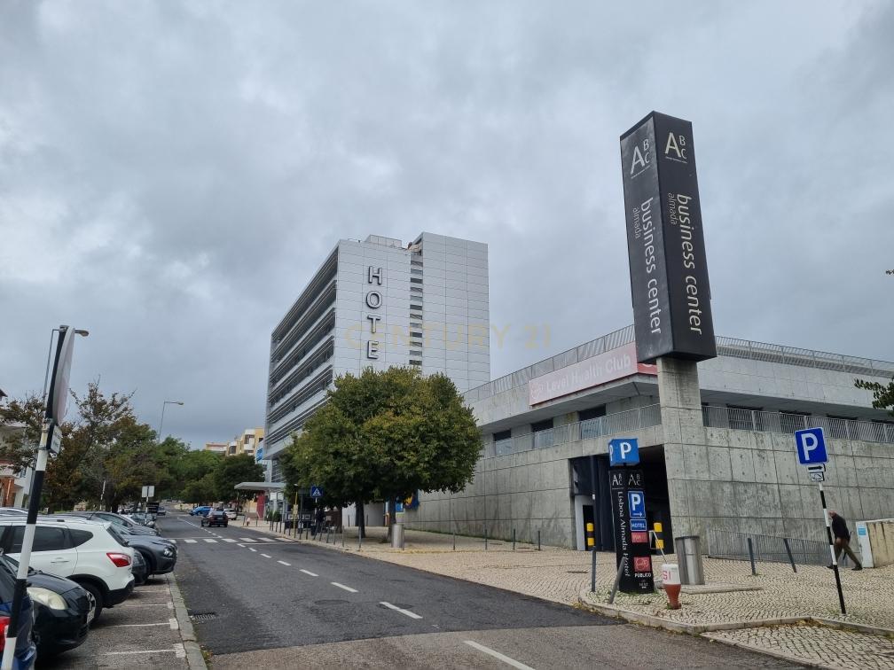 LOJA - PRAGAL, ALMADA - Image 7