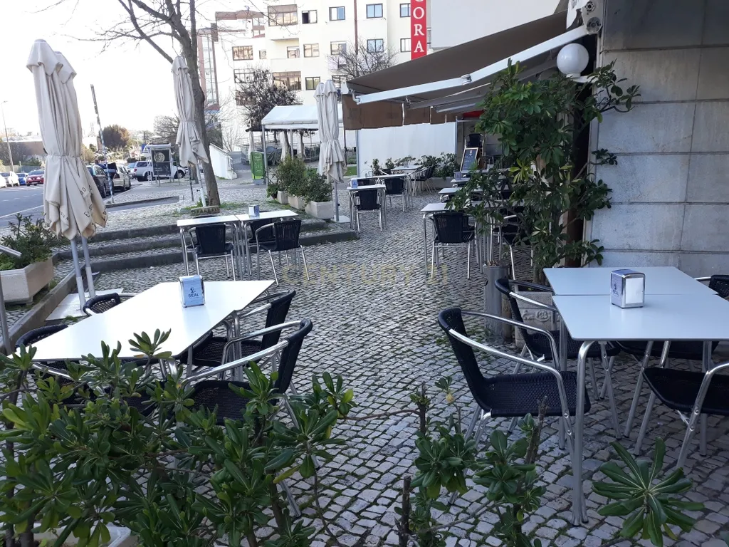 Oportunidade Única: Restaurante, Café e Confeitaria no Centro de Carnaxide, em Frente ao Hospital Santa Cruz - Image 8