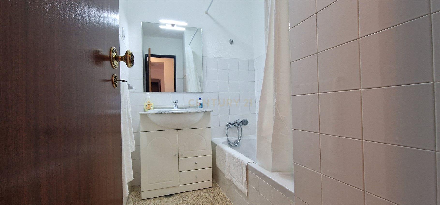 Fotografia 8 de T3 com Duas Frentes para Arrendamento em Benfica | Excelente Luminosidade | 1.600€/mês
