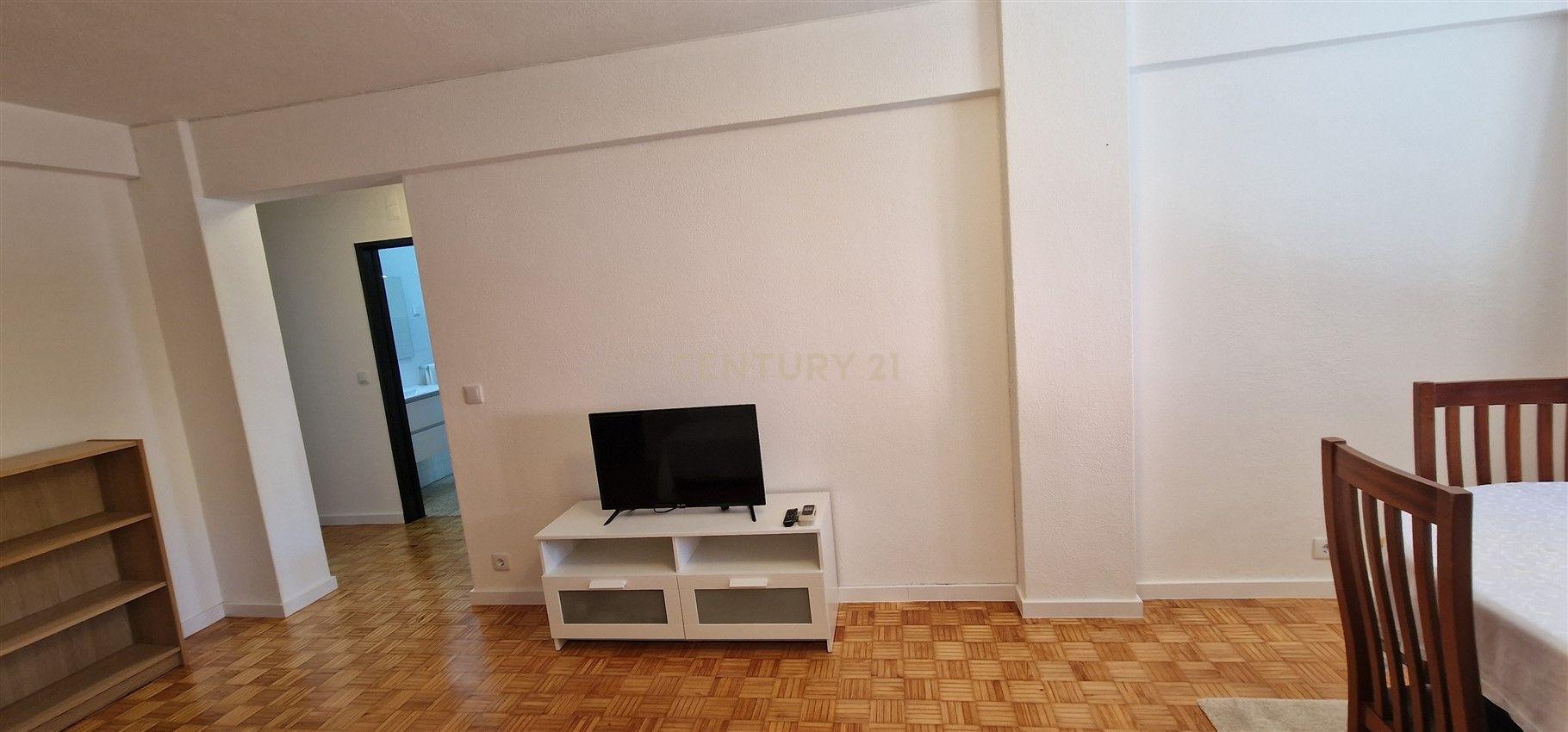 Fotografia 5 de T3 com Duas Frentes para Arrendamento em Benfica | Excelente Luminosidade | 1.600€/mês