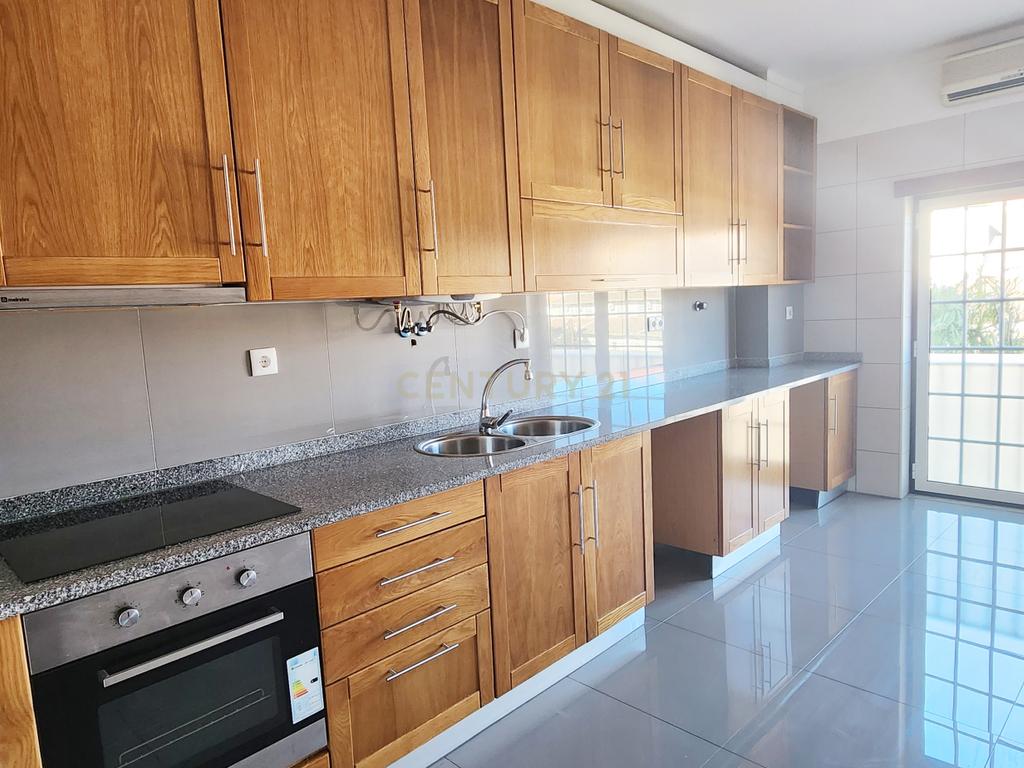 Apartamento T3 no centro de Viseu - Image 1